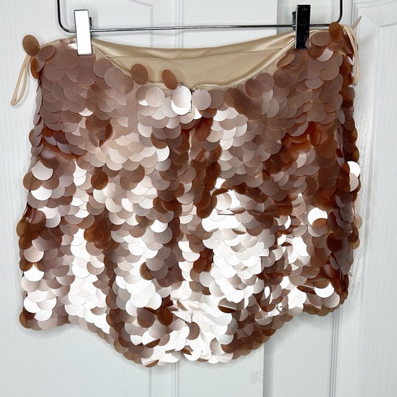 Alice + Olivia RUBI PAILLETTE MICRO SKIRT in Pearl Blush Pink Size 8 - Picture 7 of 13